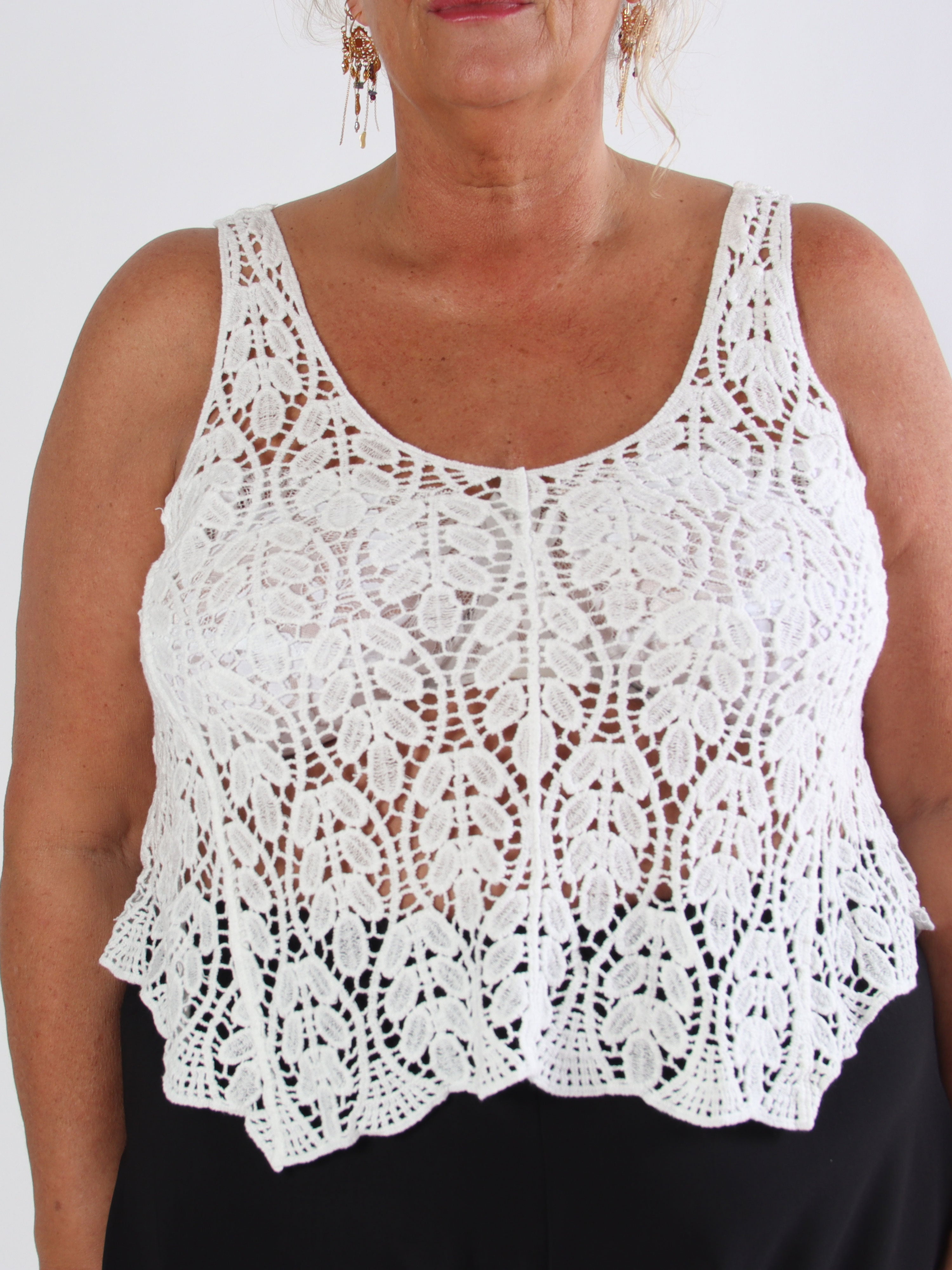 Ida - Sød broderet top i bomuld